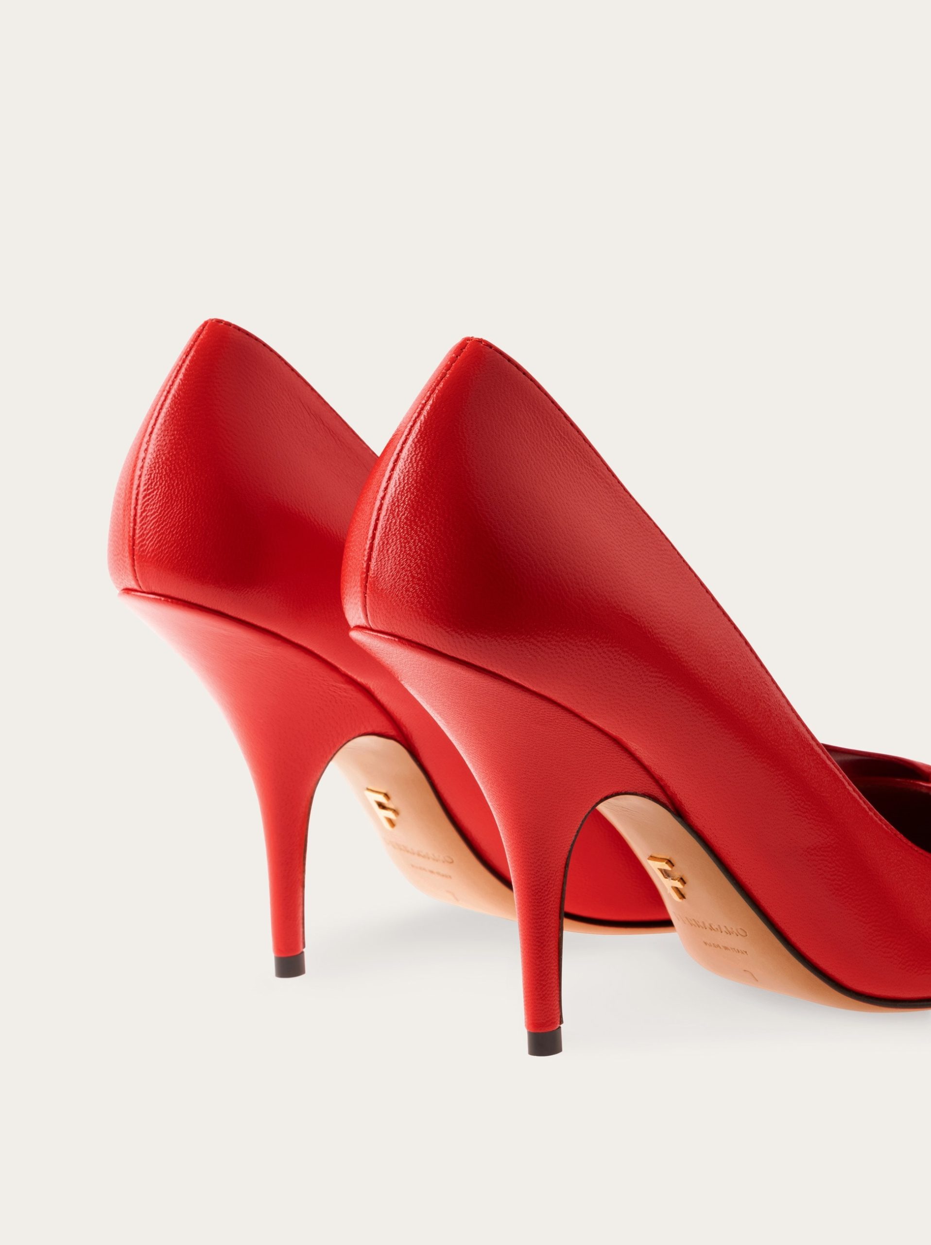 Ferragamo Soft bow pump - Image 7